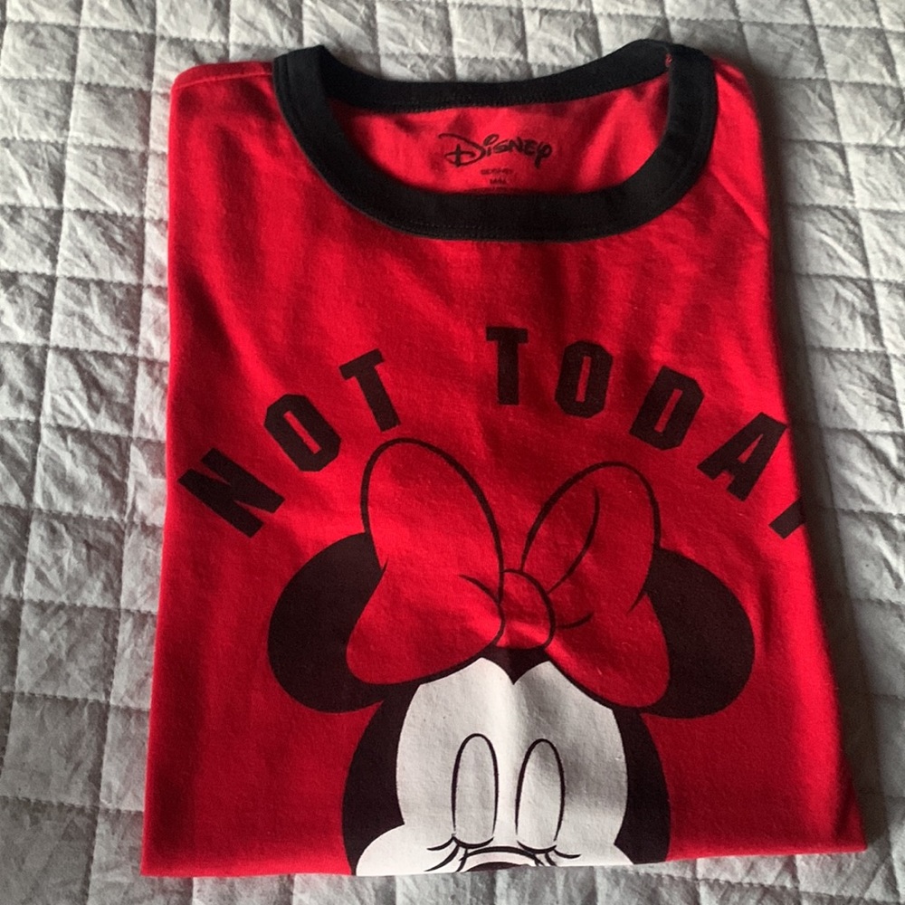 Red & Black Disney Tee size medium excellent condition - Picture 1 of 8